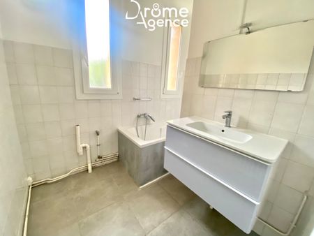 Location Appartement 3 pièces 78m² BOURG LES VALENCE 26500 - Photo 5