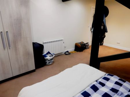3 Bed 1 Bath - Photo 3