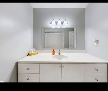 For Lease - 3 Collins Crescent Unit# Room 1, Brampton, Ontario - Photo 4