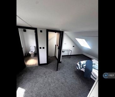 1 bedroom in a house share to rent - Photo 5