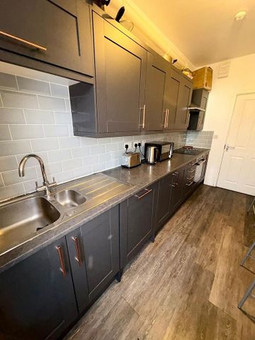 1 bedroom in a house share to rent - Photo 3