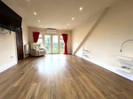 4 bedroom semi-detached house to rent - Photo 3