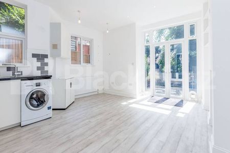 On a sought after Road in Muswell Hill a stunning 2 bedroom property with garden - Photo 5