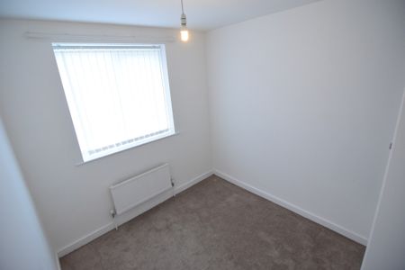 To Let 3 Bed Detached House - Photo 2