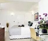 3 bedroom flat in London - Photo 1