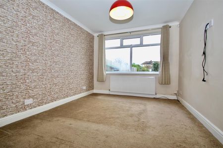 Granton Avenue, Upminster - Photo 3