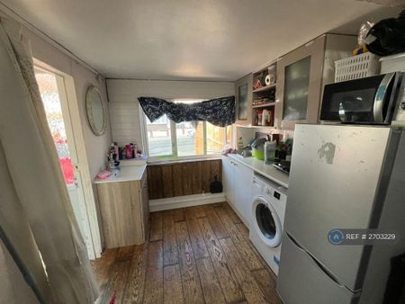 Studio to rent - Photo 4