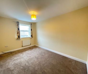 3 bedroom Semi-Detached House to let - Photo 6