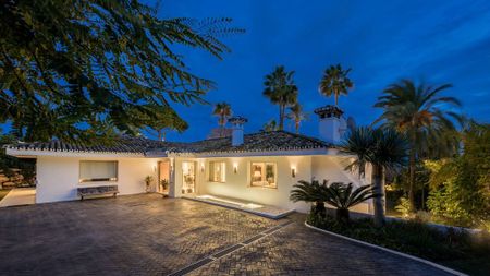 5 bedroom luxury Villa for rent in Marbella, Spain - Photo 5