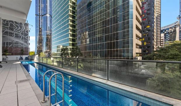 “Stylish One-Bedroom Apartment with Breathtaking City Views” - Photo 1
