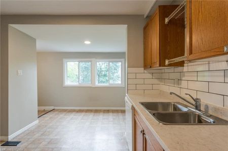 For Lease - 650 Stormont Street Unit# Upper, Peterborough, Ontario - Photo 3