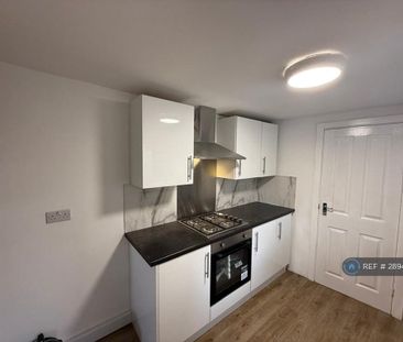 4 bedroom semi-detached house to rent - Photo 3