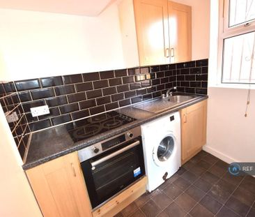 2 bedroom end of terrace house to rent - Photo 4