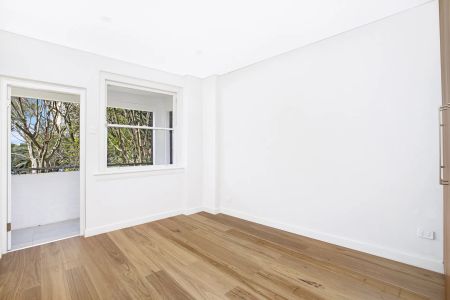 Recreated and Fully Renovated Art Deco Apartment - Whisper Quiet - Photo 3