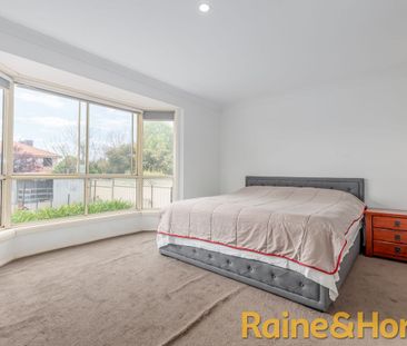 Spacious Family Home - Photo 3