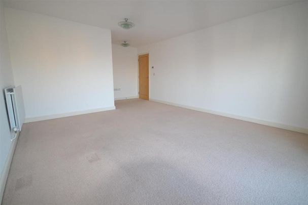 3 bedroom apartment to rent Lynmouth Gardens, Chelmsford, CM2 - Photo 1