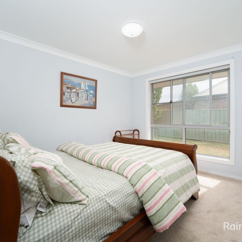 Spacious Family Home in a Quiet North Armidale Cul-de-Sac - Photo 1
