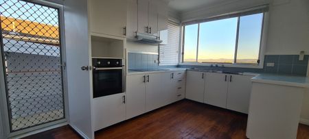 Beautiful Family Home with Spectacular Views - Photo 5