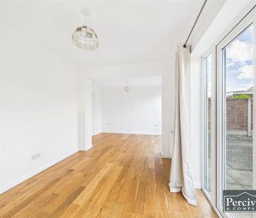 3 bedroom semi-detached house to rent - Photo 3
