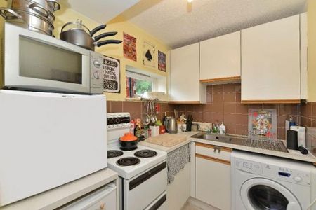 Studio to rent - Photo 3