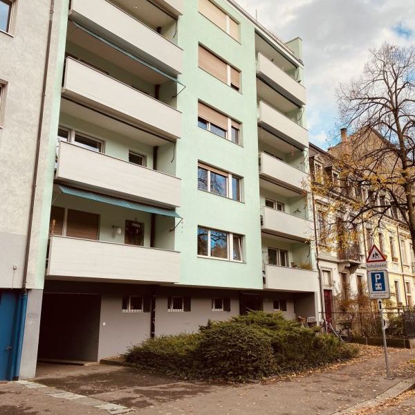 SCHÖNE 2.5 ZIMMERWOHNUNG MIT BALKON LIFT UND KELLER PER 1.11.2025 - Foto 1