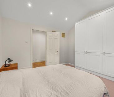 1 bedroom mews to rent - Photo 5