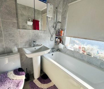 Lyndhurst Close - Photo 1