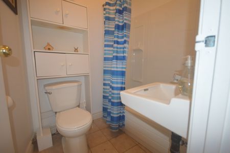 For Lease - 64 Holland Street Unit# Upper #1, Bradford West Gwillimbury, Ontario - Photo 5
