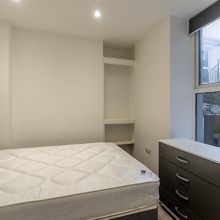 Clifton Place, North Hill, Plymouth - Photo 1