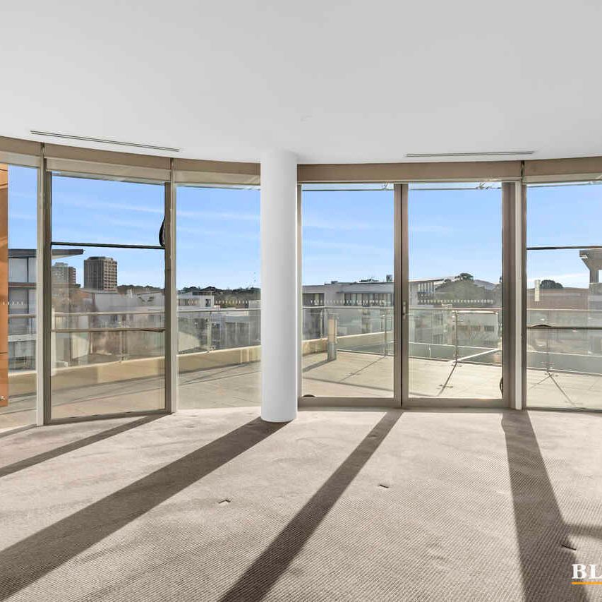 Luxury Penthouse In The Heart Of Kingston - Photo 1