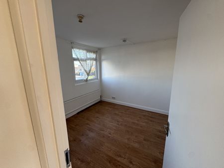 5 Bed Terraced House, Meopham Road, CR4 - Photo 4