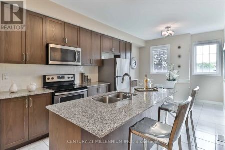 496 ROSSLAND ROAD W - Photo 3