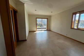 T3 em Esgueira (suite, varandas, cozinha equipada)