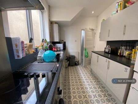 1 bedroom in a house share to rent - Photo 4