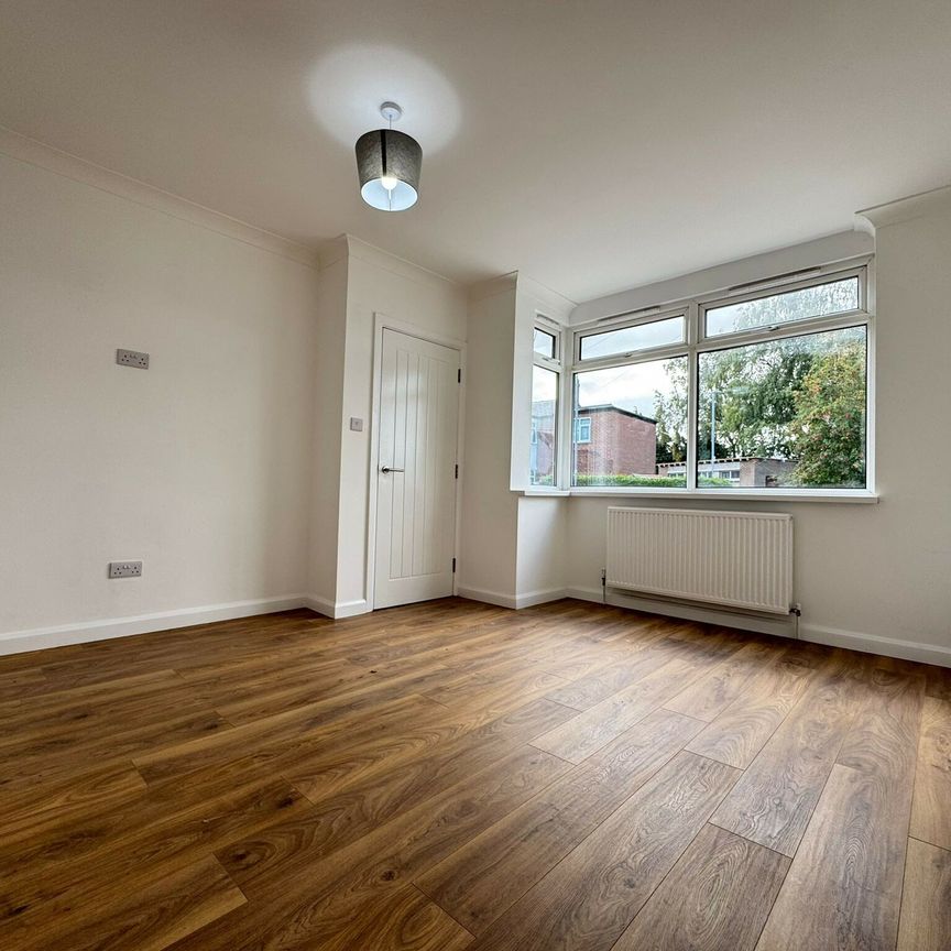 Park View Avenue, Hyde Park - Photo 1