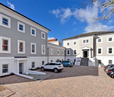 An immaculate one-bedroom top floor flat located in the heart of Ma... - Photo 3