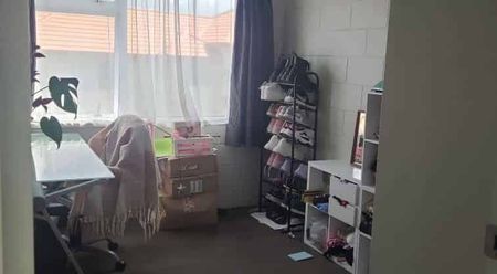 Spacious 2 bedroom in Hamilton East - Photo 2