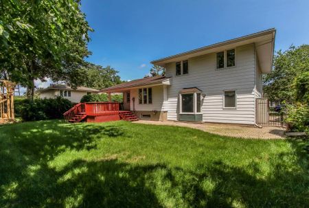 570 Duff Crescent - 1 — 4 Bedroom - Photo 2