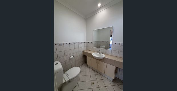 Spacious 3-Bedroom plus study that could be a 4th bedroom renovated Home in Prime Ardross Location - Photo 1