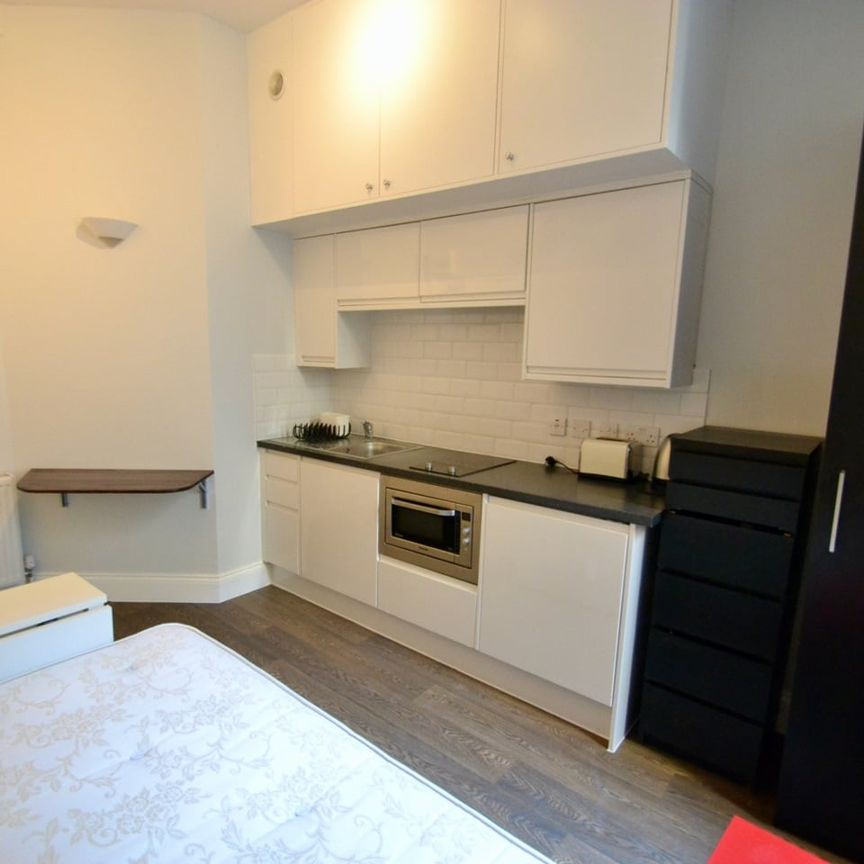 Studio Flat, Gloucester Street, SW1V - Photo 1