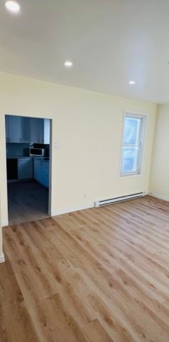 Beau 5 1/2 Rénové Avec Stationnement - Photo 1