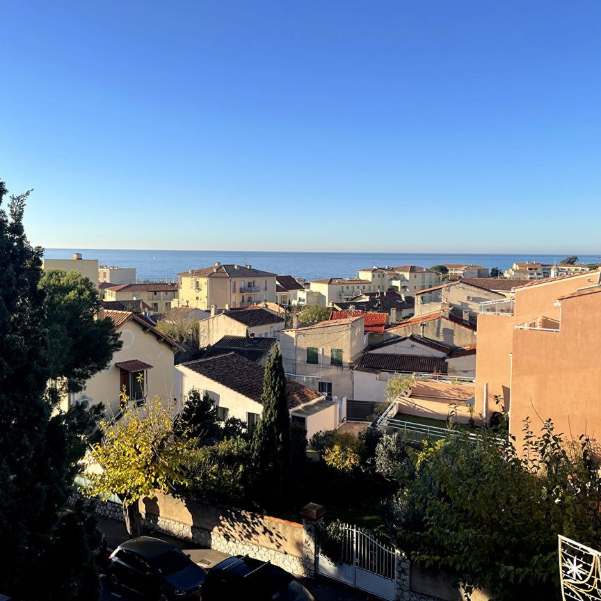 A LOUER - Appartement de type 3 64.64 m2 avec terrasse, résidence fermée, centre village, - Photo 1