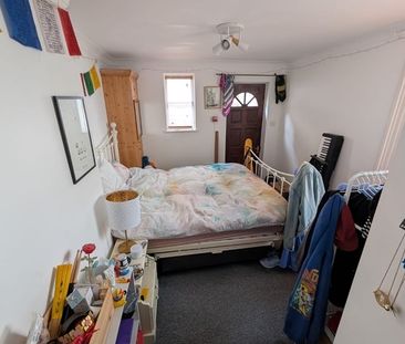 Room in a Shared Flat, Buckingham Road, BN1 - Photo 1