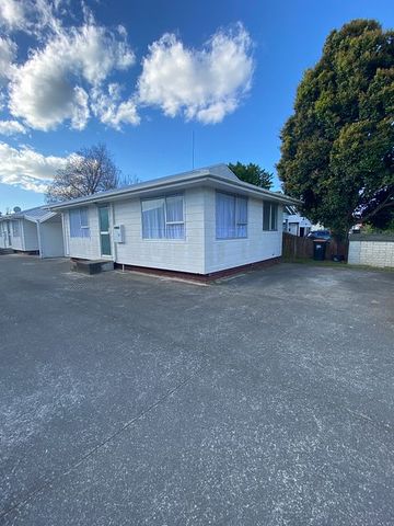LOCATION IS EXCELLENT !! - Photo 4