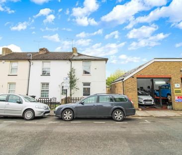 2 bedroom end of terrace house to rent - Photo 2