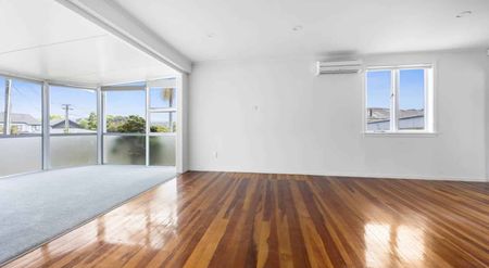 Coastal Charm & Freshly Renovated Space - Photo 3