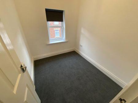 3 bedroom terraced house to rent - Photo 3