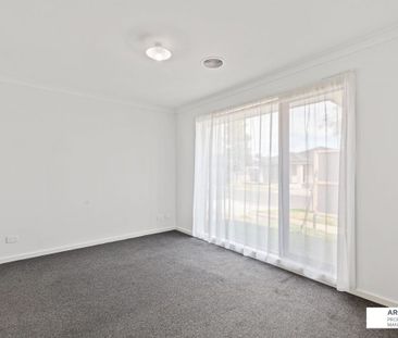 8 Kirkham Dr, Thornhill Park, VIC, 3335 - Photo 6