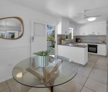 A Magnificent Family home so close to the beach - Photo 6