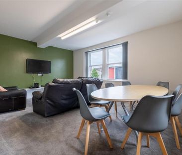 8 bedroom private hall to rent - Photo 1